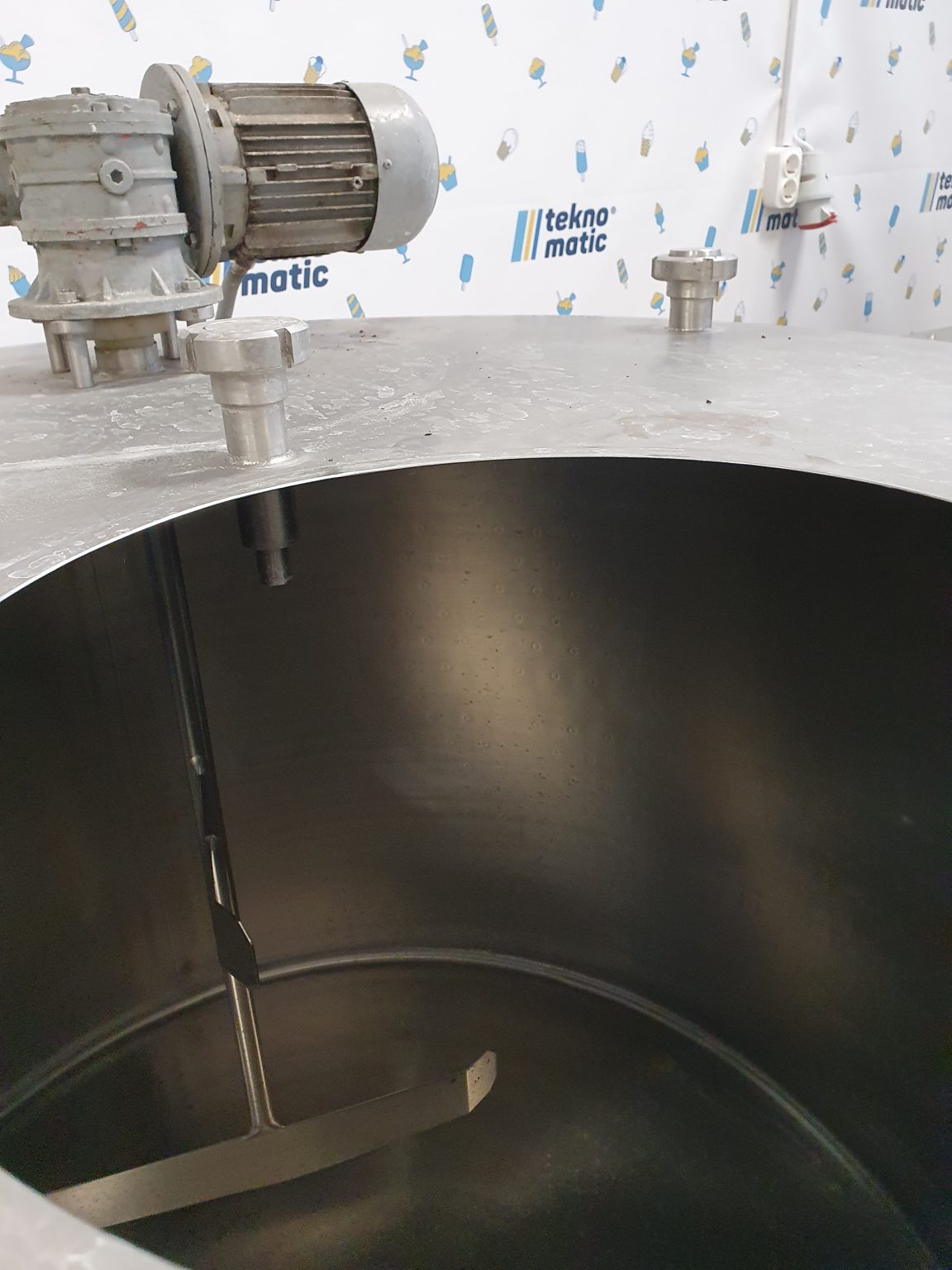 FIC ice cream ageing tank with top mixer - 1200 lt good working condition